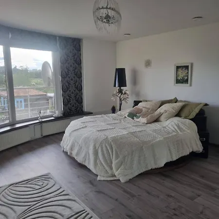 Serene 4-bedroom House In Historic Rga * ריגה
